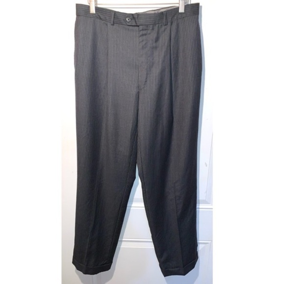 Calvin Klein men’s gray pinstriped suit, blazer, and pants 100% Wool 40R - Picture 3 of 15